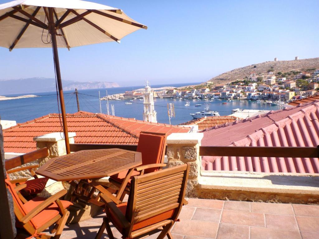 Bright Sun Villas Chalki Town Eksteriør bilde